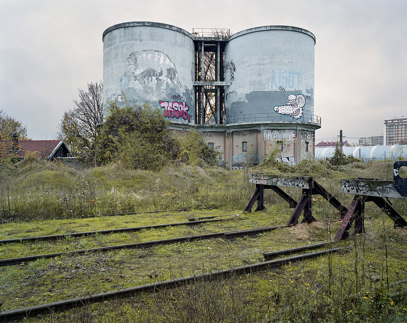 By the Silent Line - Photo by Pierre Folk