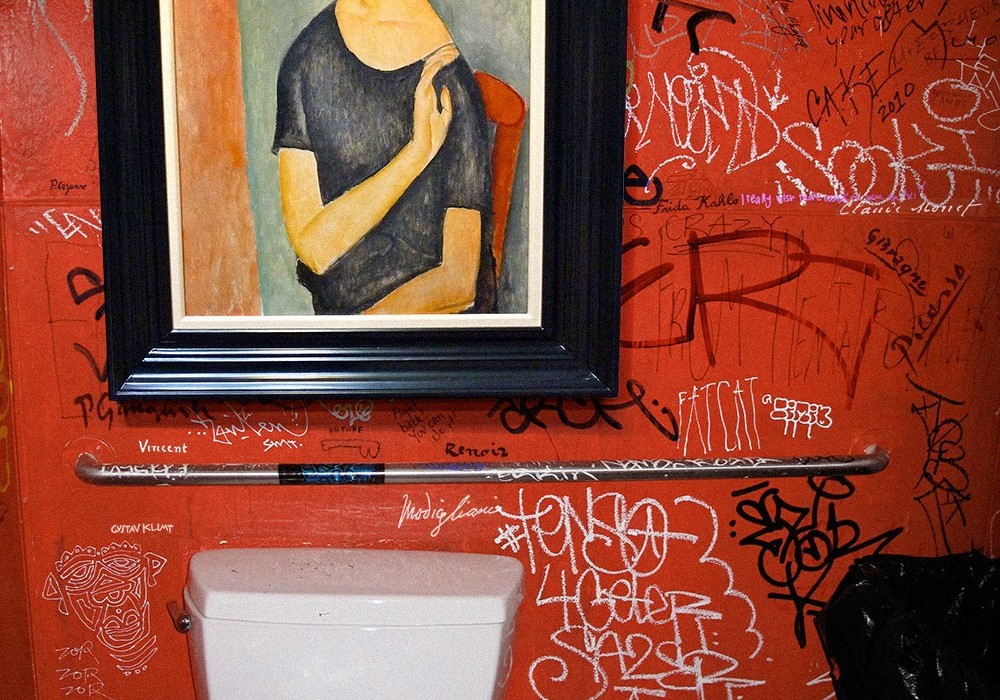 Amedeo Modigliani, in Restroom with Graffiti - Great Art in Ugly Rooms - GAiUR